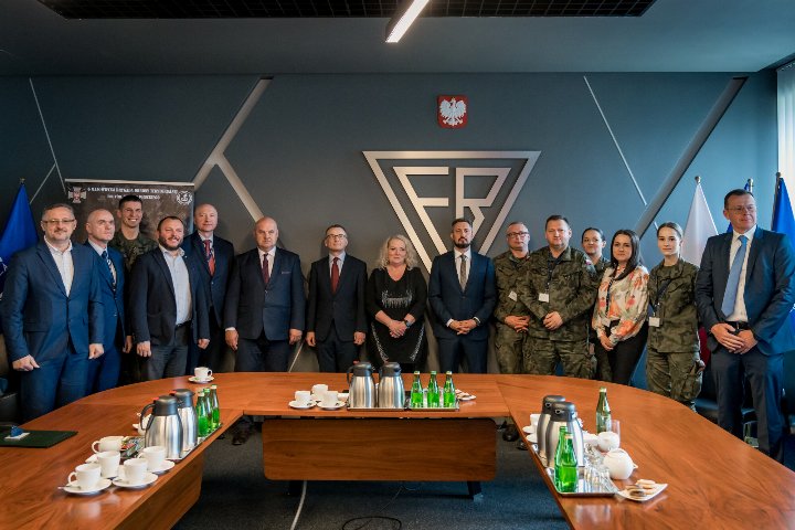 Pracodawcy żołnierzy oraz 6MBOT z wizytą studyjną w Fabryce Broni