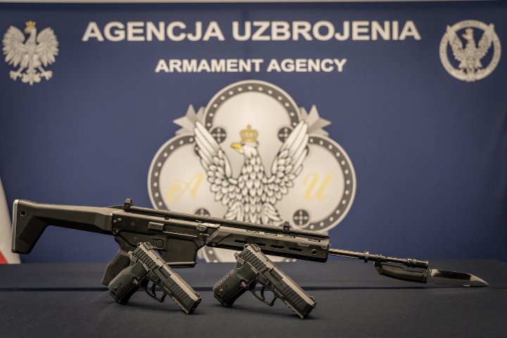 Więcej pistoletów VIS 100 z Fabryki Broni w Wojsku Polskim!