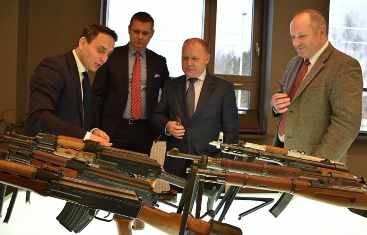 Wojewoda Mazowiecki z wizytą w Fabryce Broni