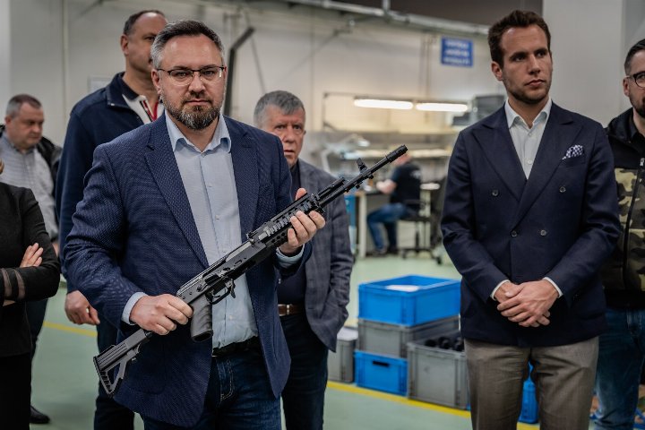 Wizyta posłów w Fabryce Broni „Łucznik” – Radom