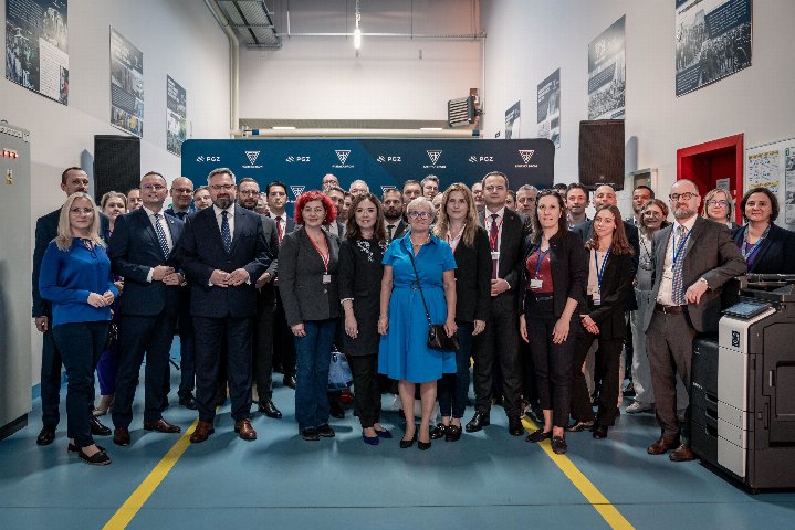 Przedstawiciele Zgromadzenia Parlamentarnego NATO z wizytą w Fabryce Broni