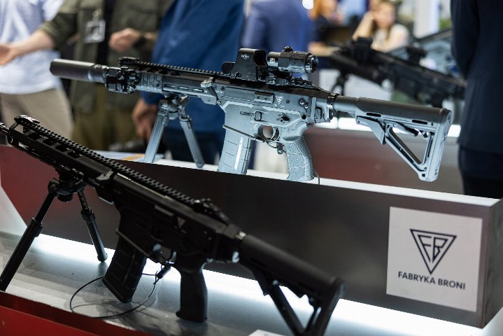 Rok 2024 w Fabryce Broni: dynamiczny rozwój, innowacje i strategiczne kontrakty