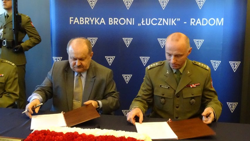 Kompania Reprezentacyjna Wojska Polskiego z polskim karabinkiem